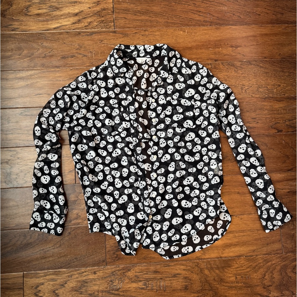 Aeropostale Women’s see-through Blouse with Skull Pattern Black 
Size M